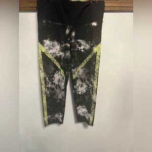 Workout below the knee leggings. Size M